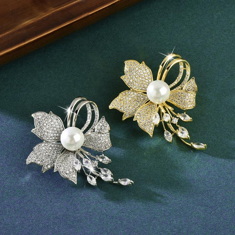Luxury Rhinestone Flowers Imitation Pearl Brooches Women Sparkling Zircon Bowknot Brooch Pin Scarf Coat Suit Accessories Jewelry