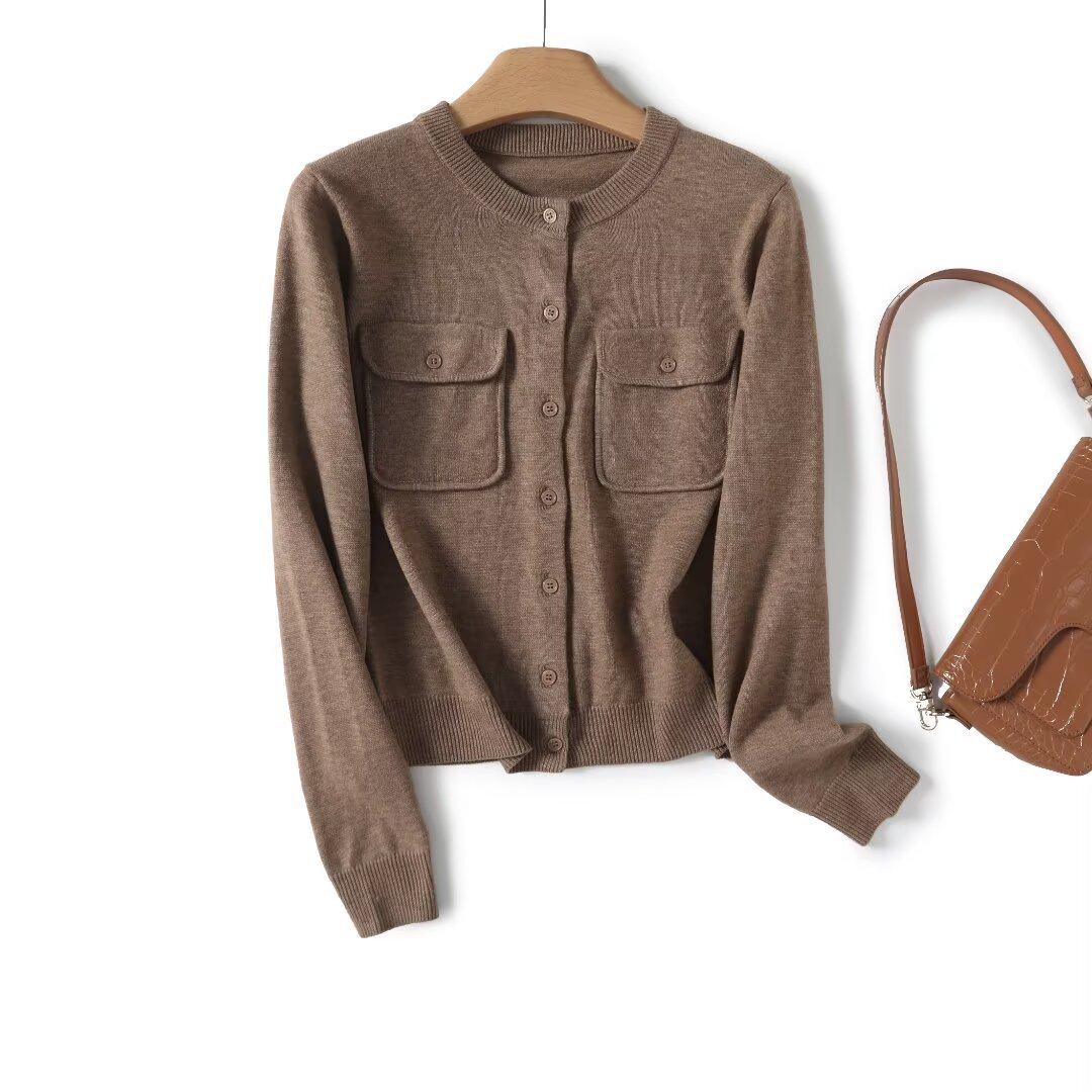 

Женский минималистичный вязаный кардиган с круглым вырезом, весна 2025: Однобортная, Модная, Универсальная верхняя одежда Medium темно-коричневого