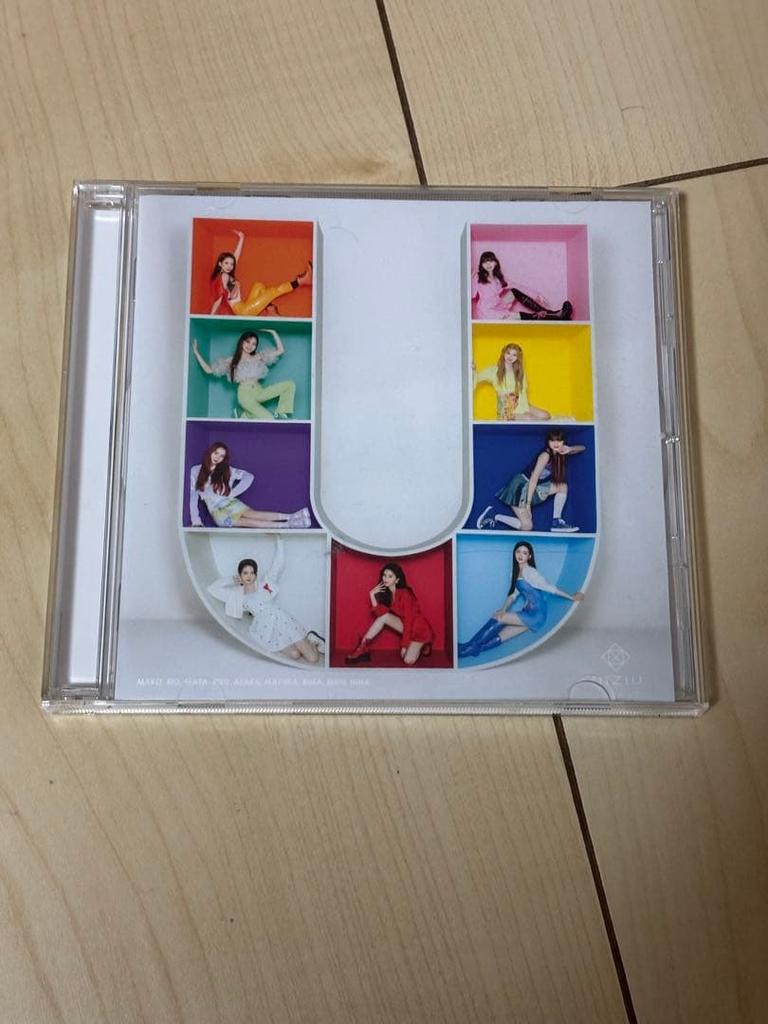 [USED] This is a Niziu CD. It contains two coconut discs.