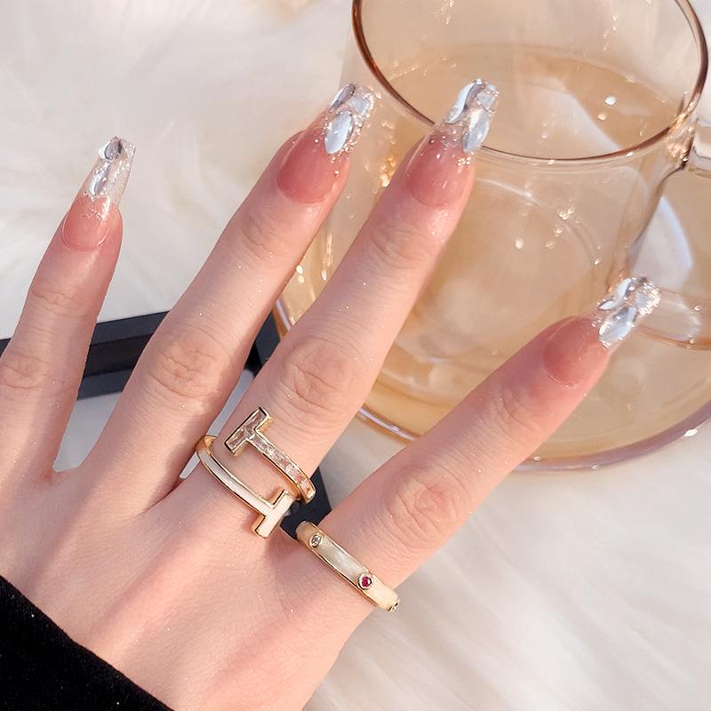 

Женское кольцо на открытый указательный палец Dripping Glaze Double T в нишевом дизайне