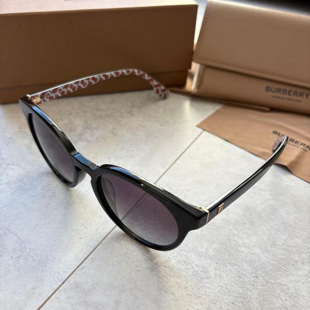 Used Good condition BURBERRY Sunglasses complete with accessories and box included