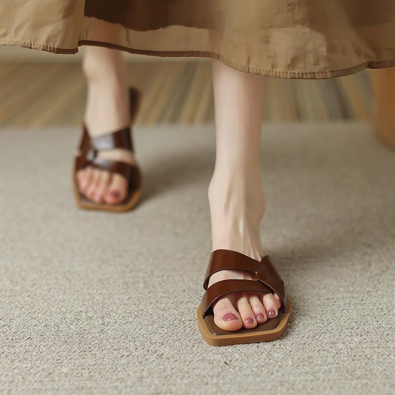 Ins giant easy to wear~ retro square head open-toed flat sandals women wear simple one-word slippers in summer