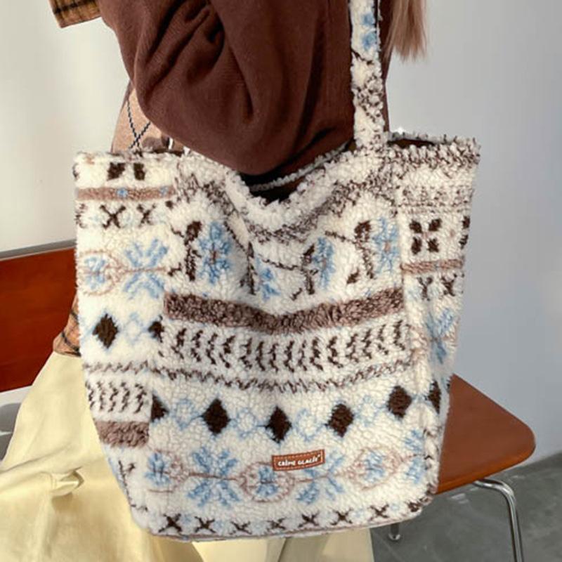 Plush bag women's large-capacity winter new casual simple high-value fashion commuter bag