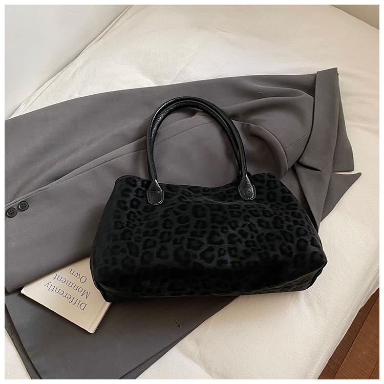 Casual Commuting High Appearance Level Retro Large-capacity Tote Bag Single-shoulder Underarm Hand-carried Small Bag