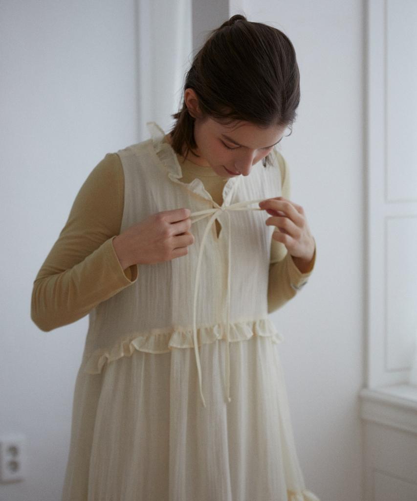 Wioi Shallot Ruffle Sleeveless Dress_Beige