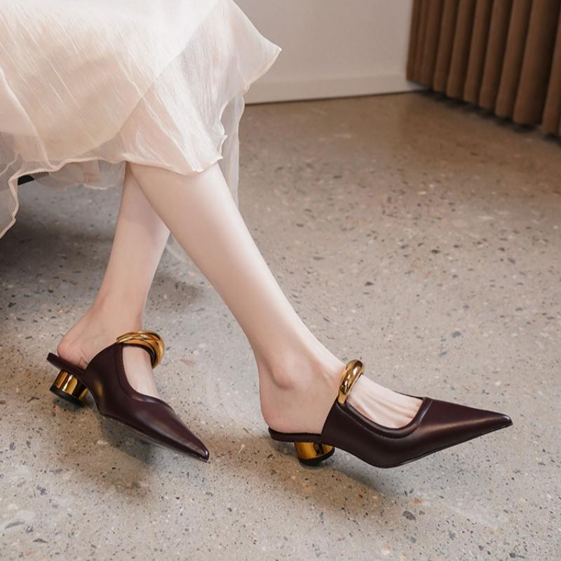 Fashion Summer Pointed Toe Women Slippers High Quality Shallow Mouth Women Leisure Mid Heel Sandals Metal Baotou Sandals Sandalias Mujer