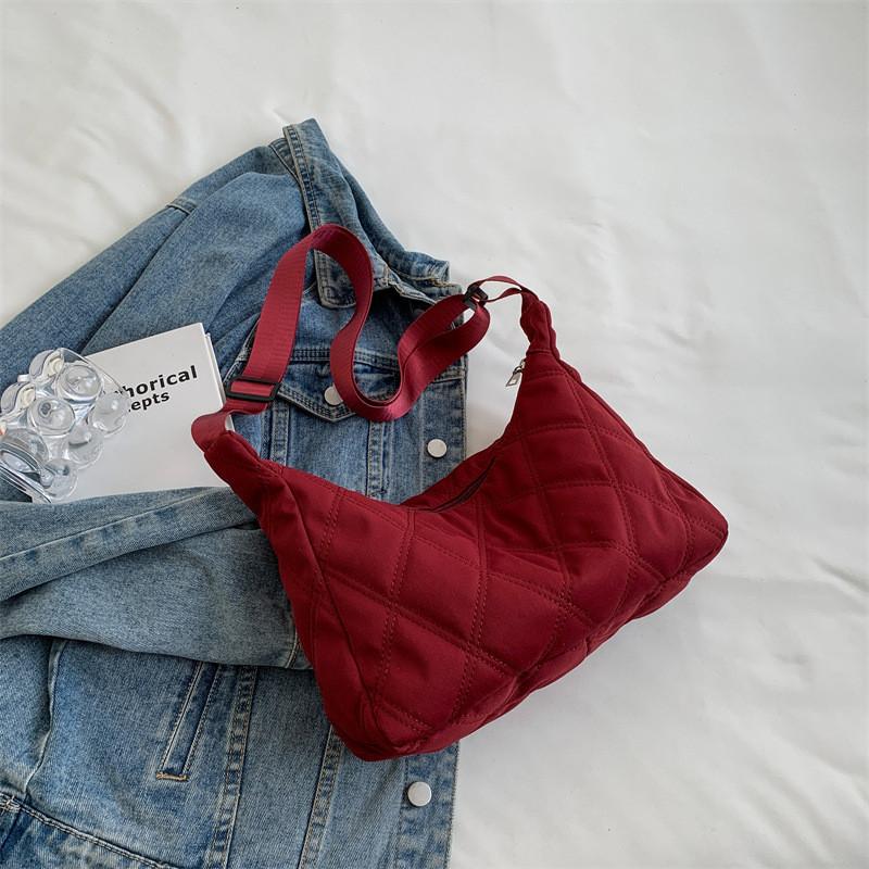 Stylish Urban Minimalist Canvas Shoulder Bag For Women Fall Winter 2023 Trendy Quilted Box Bag