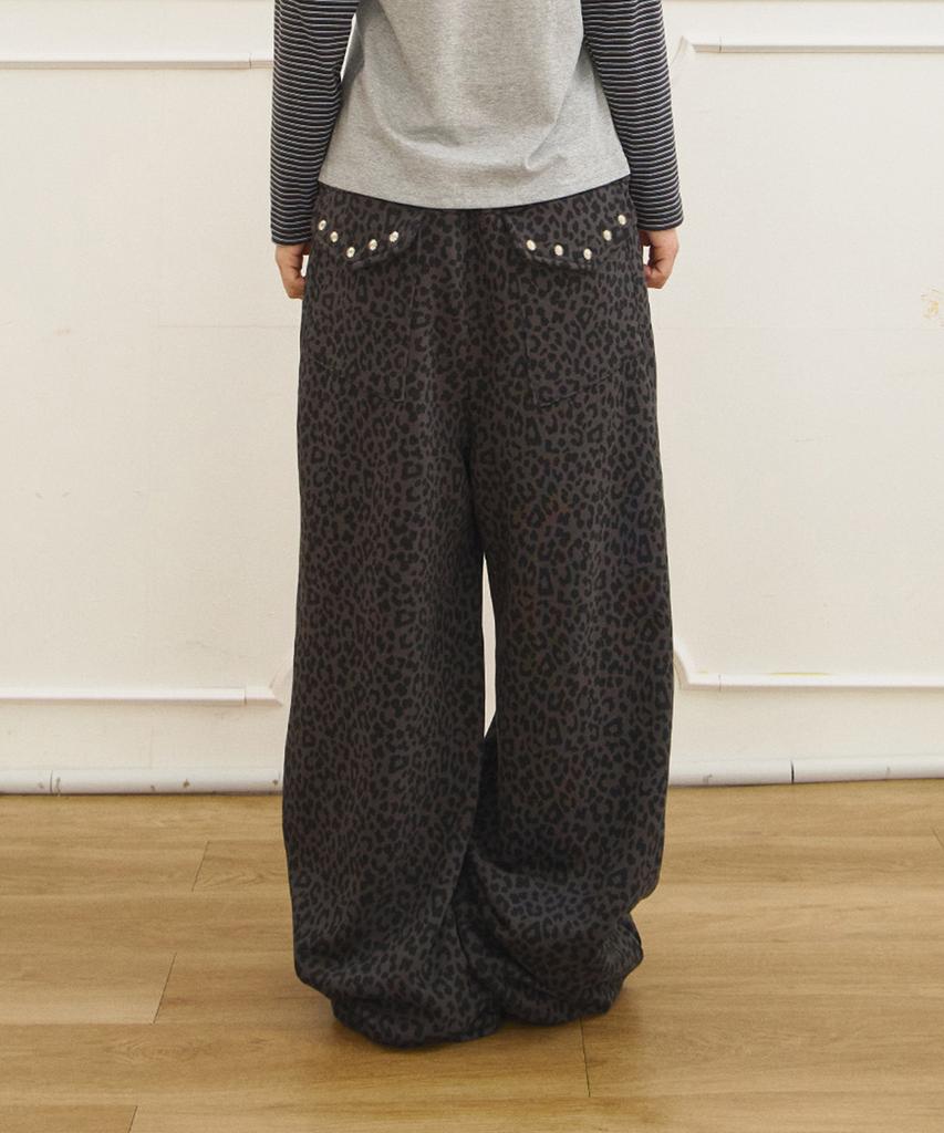 Tansanmageunesyum Juyoung X Tansan Studded Sweatpants (Leopard Charcoal)