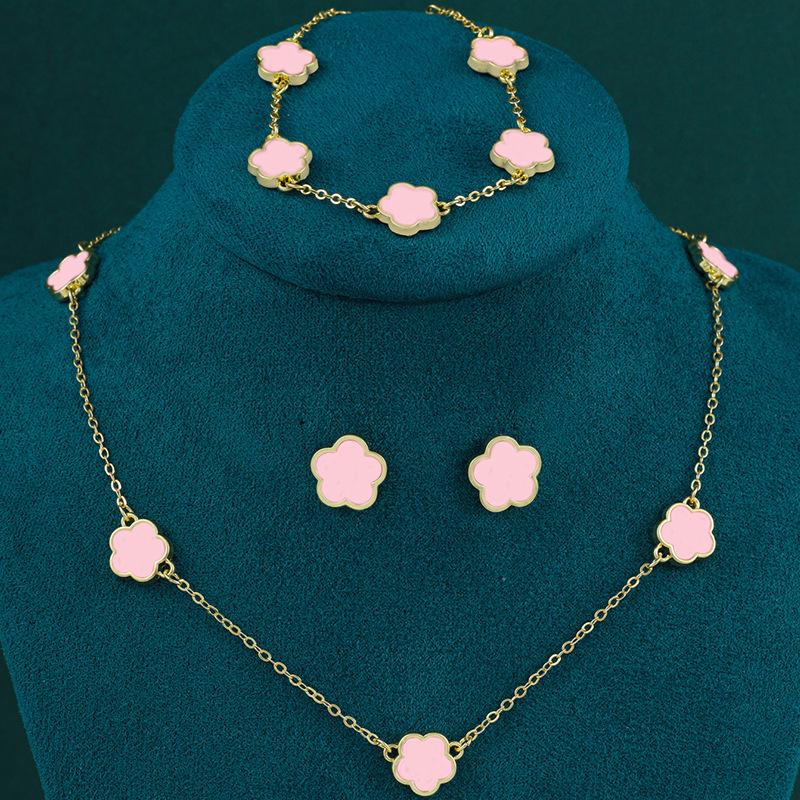 Five-Petal Clover Jewelry Set: Earrings and Necklace – European & American Fashion