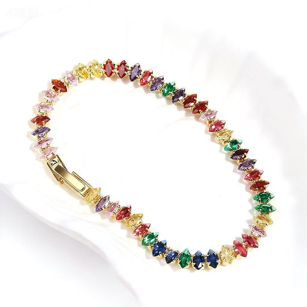 Элегантный медный браслет-подкова с кристаллами циркония и вставками из бриллиантов