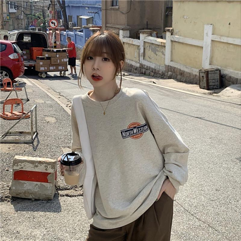 Printed Long Sleeved Sweatshirt with Loose Fitting  Top