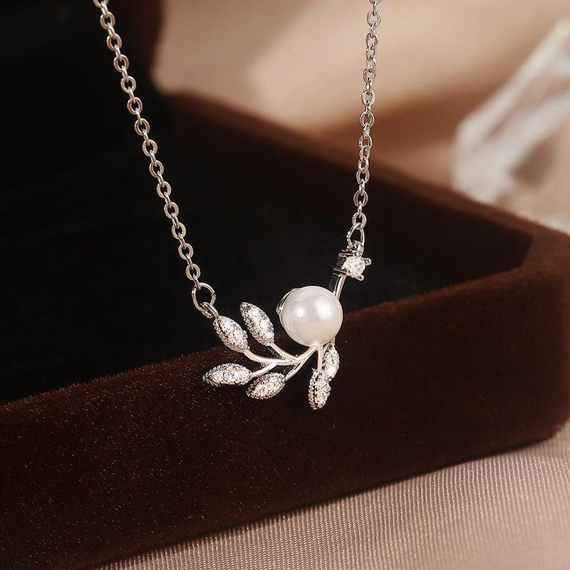 Pearl Leaf Clavicle Necklace: Summer 2021 Light Luxury, Versatile, Celebrity Style for Women