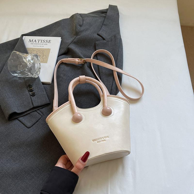 Korean niche bag women's 2025 new spring and summer versatile handbag popular single shoulder messenger bag bucket bag