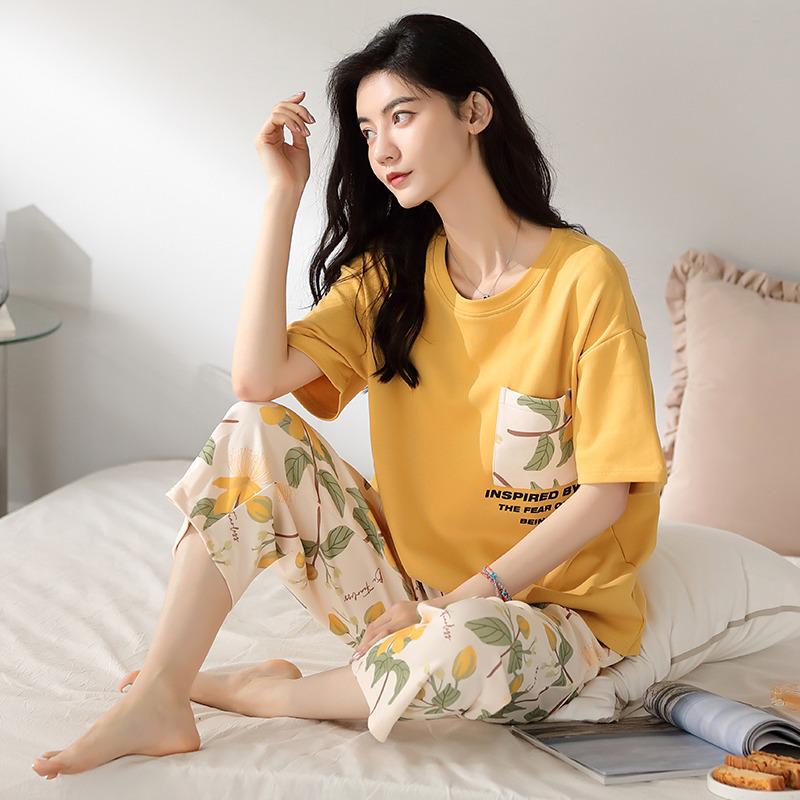 Women's Summer Korean-Style Cotton Cropped Pajamas with Split Sleeves - Cute, Versatile Two-Piece Set for Home or Outdoor Wear.