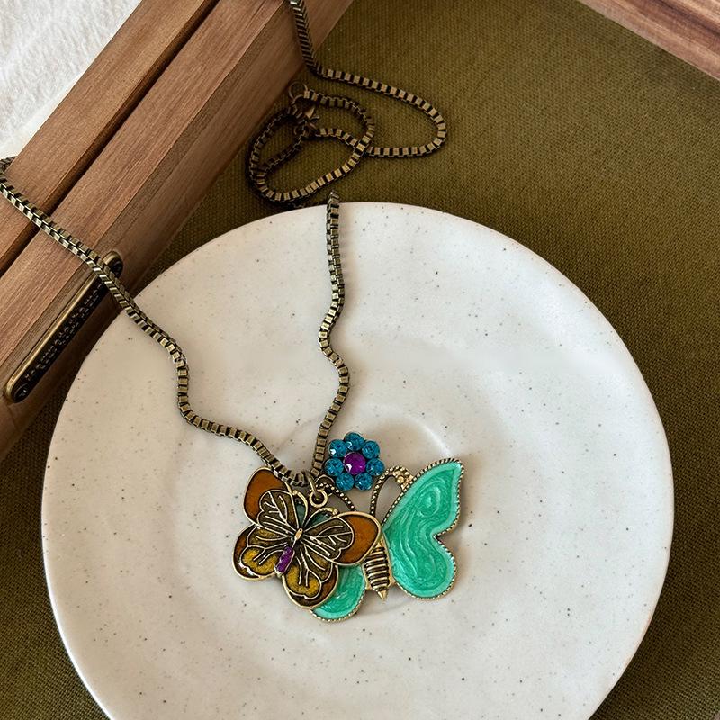 Retro Ceramic Glazed Stone Heart Pendant Necklace - Elegant Fashion for Women