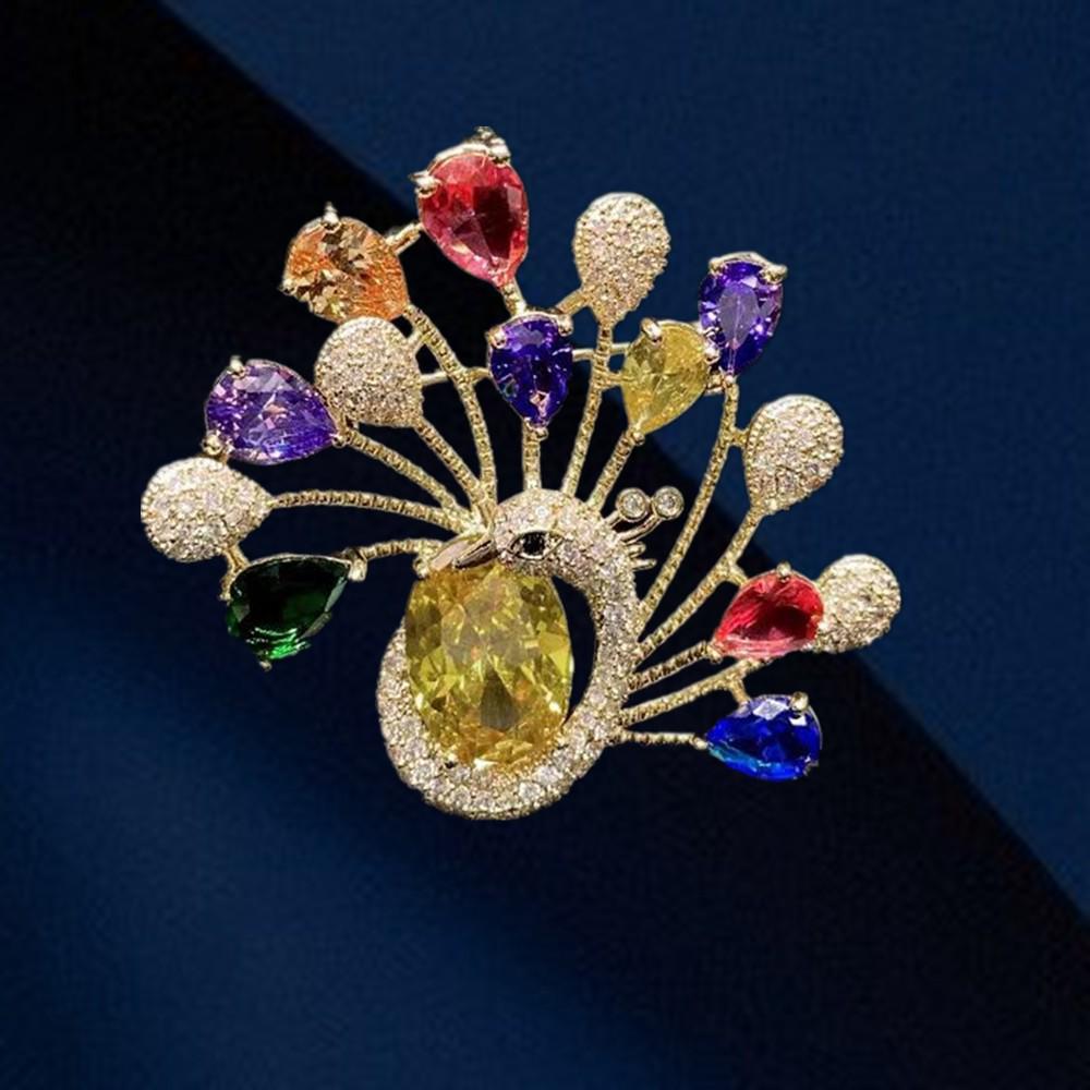 

Элегантная золотая брошь с цирконом в виде павлина для женщин - Премиальный аксессуар для китайской одежды и идеальный праздничный подарок