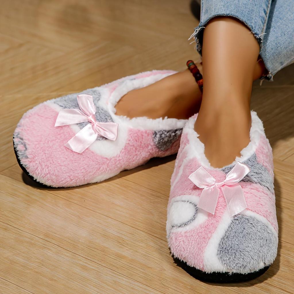 Women's Cozy Plush Heart Pattern Slip-On Slippers with Non-Slip Sole Warm Indoor Footwear for Home All-Season Comfort Floor Socks