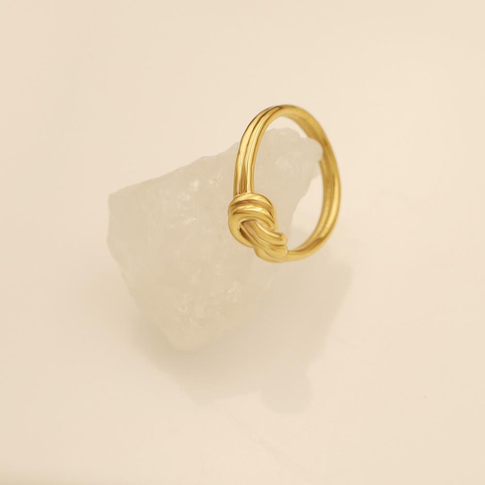 Retro Knotted Titanium Steel Ring Women'S Niche High-End Light Luxury Ring 18K Gold Niche Jewelry Does Not Fade