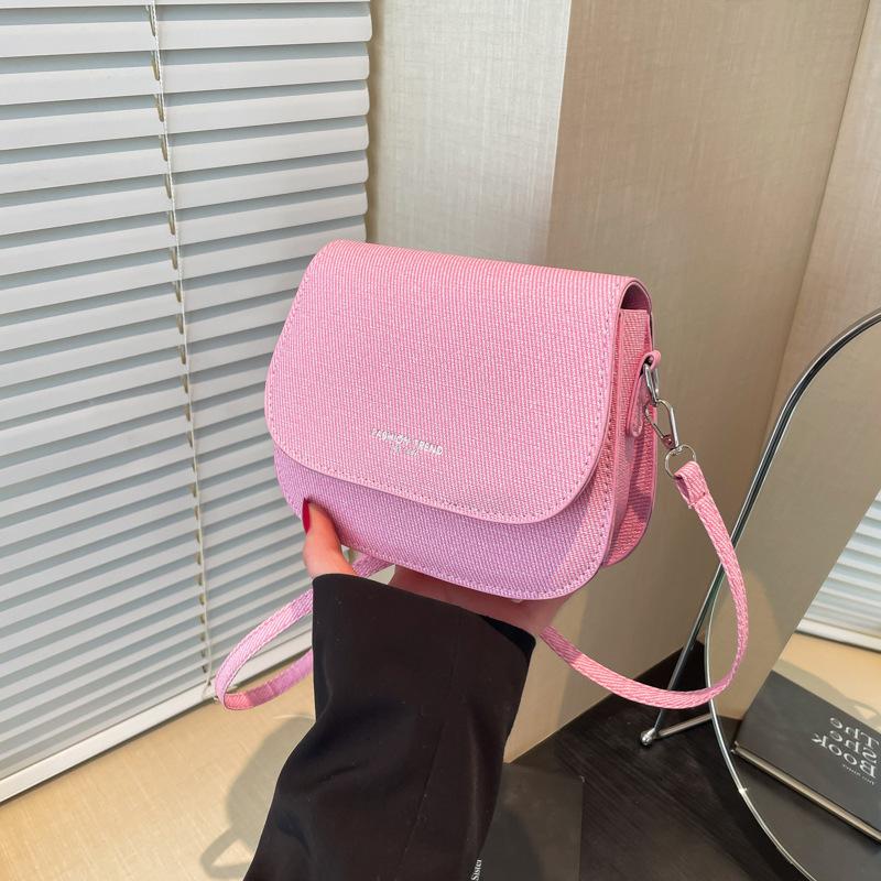 

Simple niche saddle bag women s 2025 new fashionable high-texture shoulder bag versatile commuter messenger women s bag tide розовый