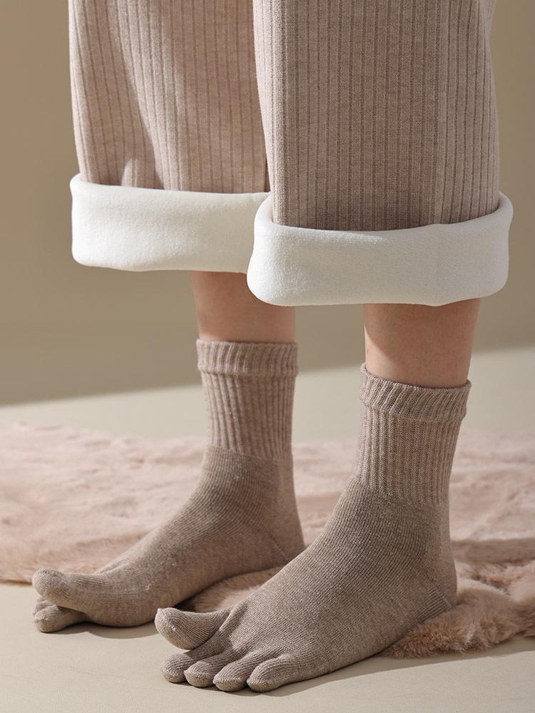 Women's Winter Anti-Odor Five-Toe Mid-Tube Socks - Thick, Warm, Sweat-Absorbent Cotton Terry.