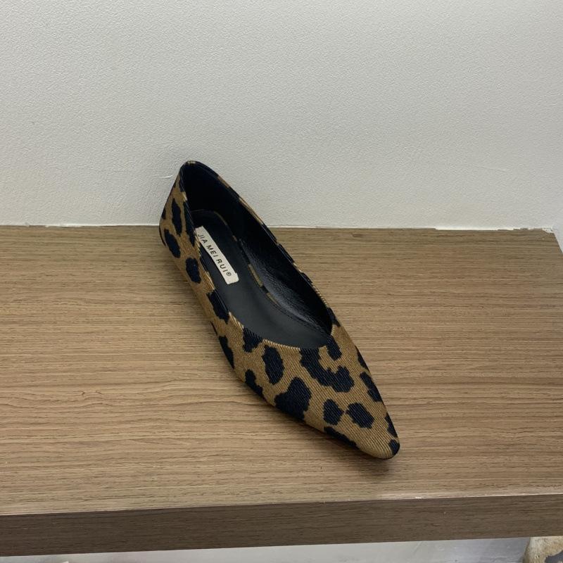 

Ретро поздний вечерний ветер старший смысл леопардовый принт острые лодочки женские 2025 новые модели не устают от низкого каблука работа обувь для通勤 40