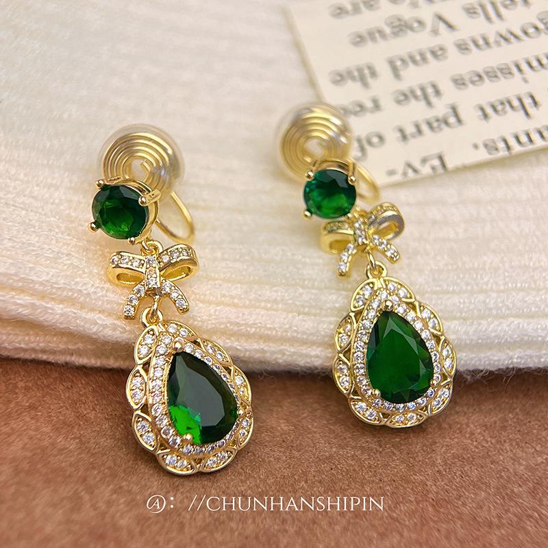 Emerald retro mosquito coil disc ear clips elegant temperament stud earrings French high-end romantic light luxury niche earrings women