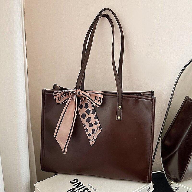 

Large-capacity retro commuter tote bag women s autumn and winter new product sense fashion shoulder bag
