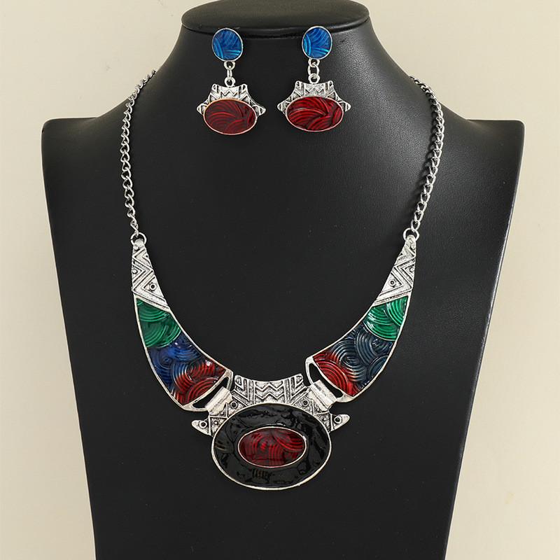 Retro Style Alloy Pendant Necklace With Water Wave Chain For Wedding Celebration