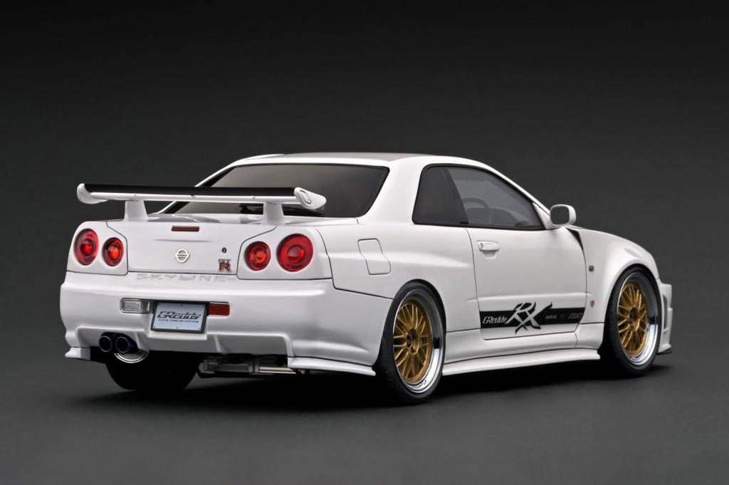 ignition model Nissan Skyline White finished product 1/18 GT-R (BNR34)