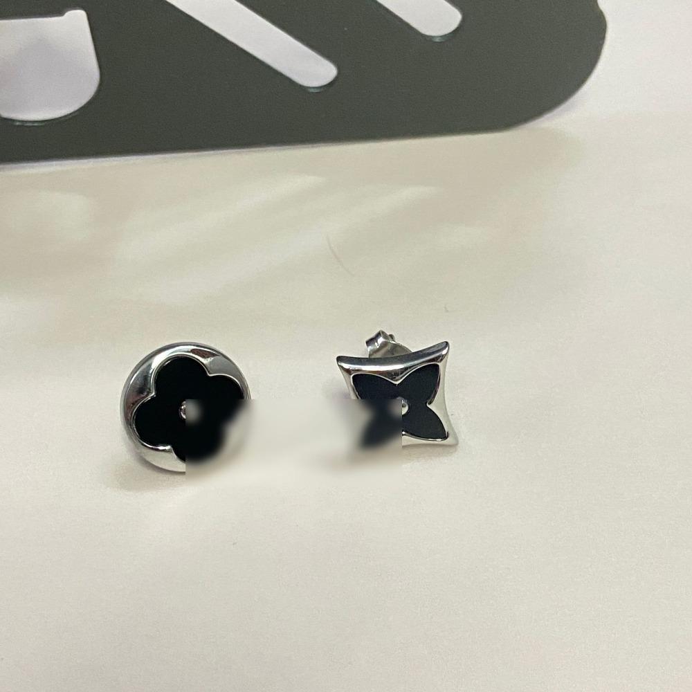 Náušnice se čtyřlístkem Kulaté květinové náušnice Špičaté květinové náušnice Náušnice z perleti a diamantů Stylovénejjednodušší ke kombinacivýprodejnovýtrendy