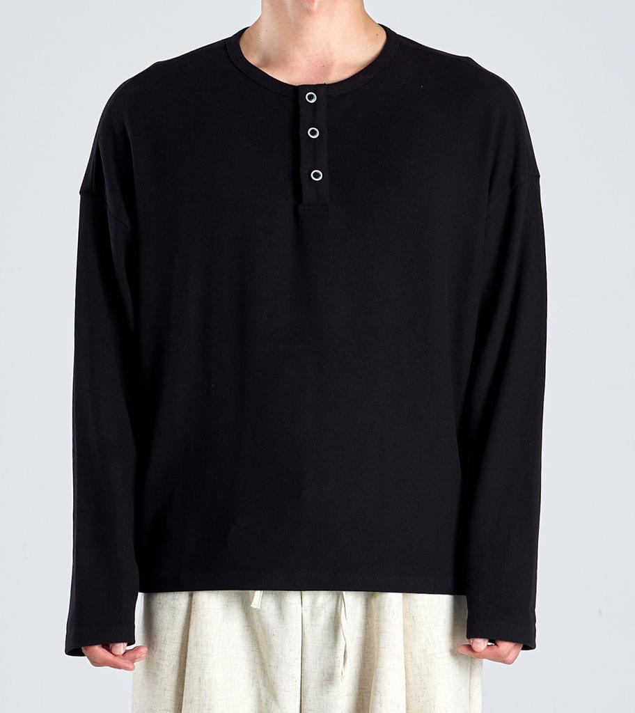 Beoteunseoul Ecocosy Henley Neck Knit T-Shirt (Black)