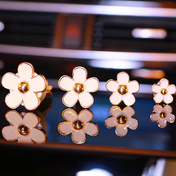Women's Flower Car Interior Aromatherapy Vent Clip Set - 4 Pieces