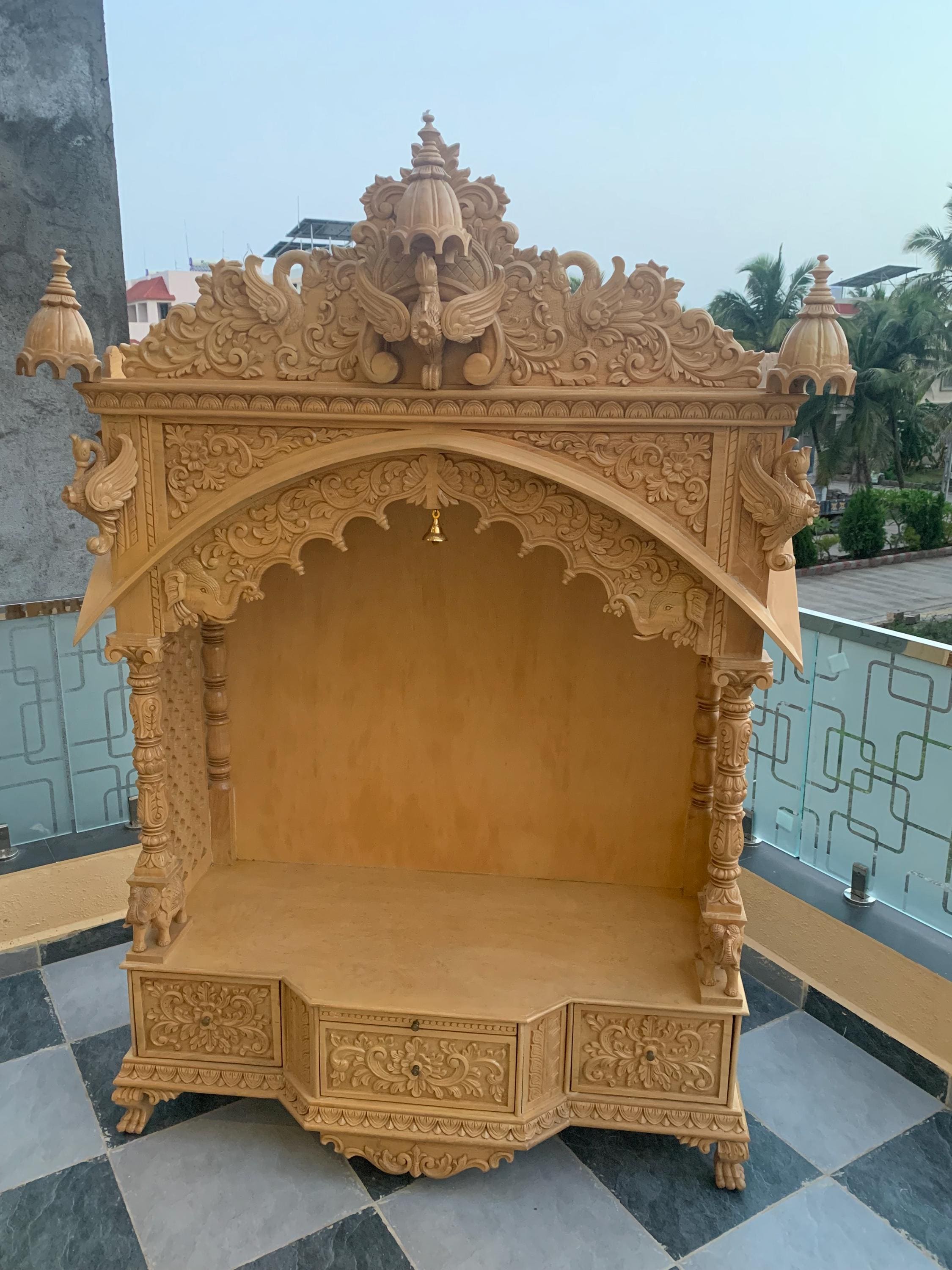 Ar rokām grebts tīkkoka hindu templis