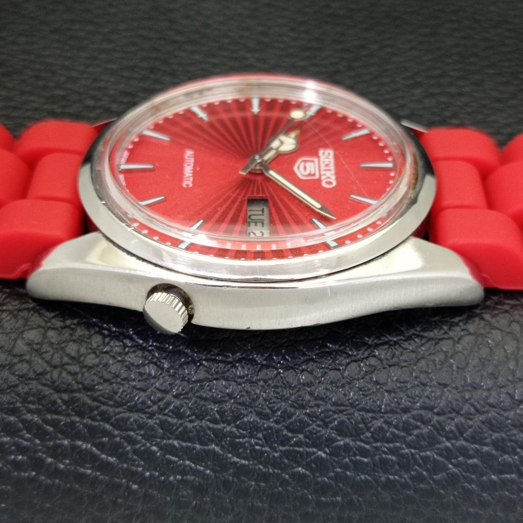 AUTOMATIC 7009A VINTAGE SEIKO 5 JAPAN MENS RED COLOR DIAL WATCH A701579-5 R206b-a701579