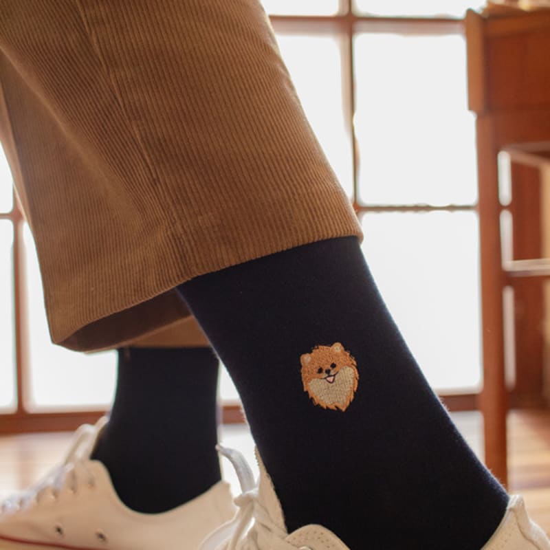 SNOOZY Pomeranian Puppy Face Embroidered Socks (Navy)