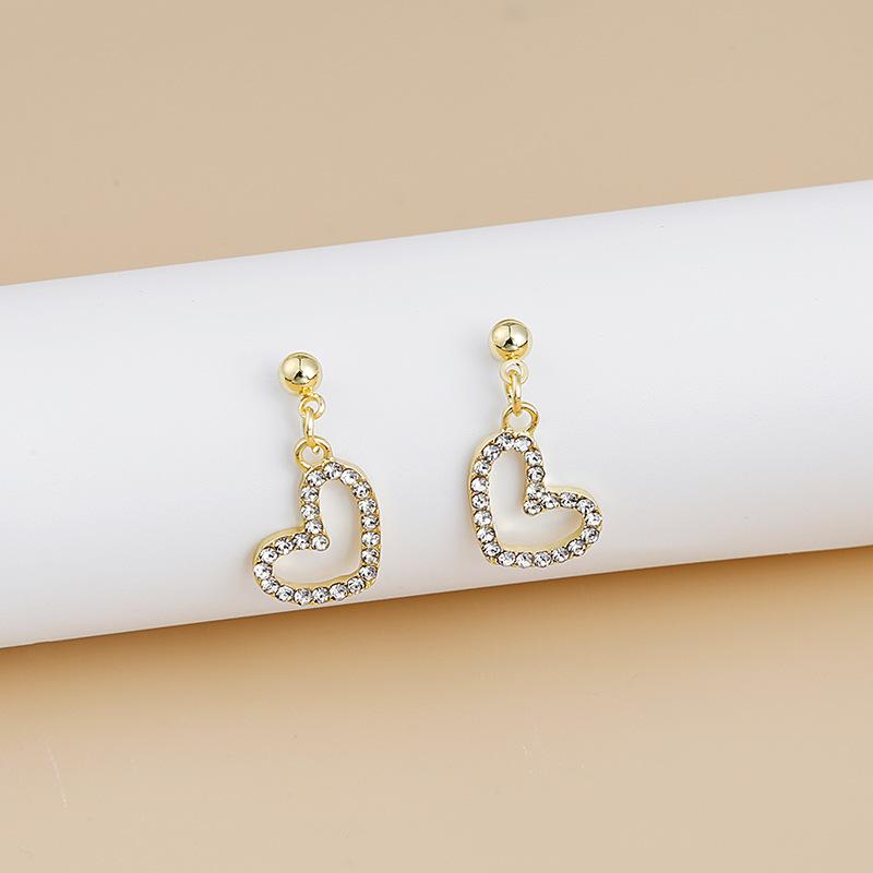 "Pendientes de Aguja Plateada: "Mariposa Retro y Estrella Azul"