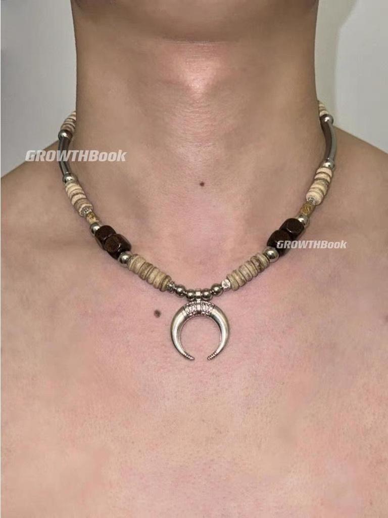 Bohemian Ethnic Style Long Bow Metal Necklace with Vintage Distressed Pendant (2025)