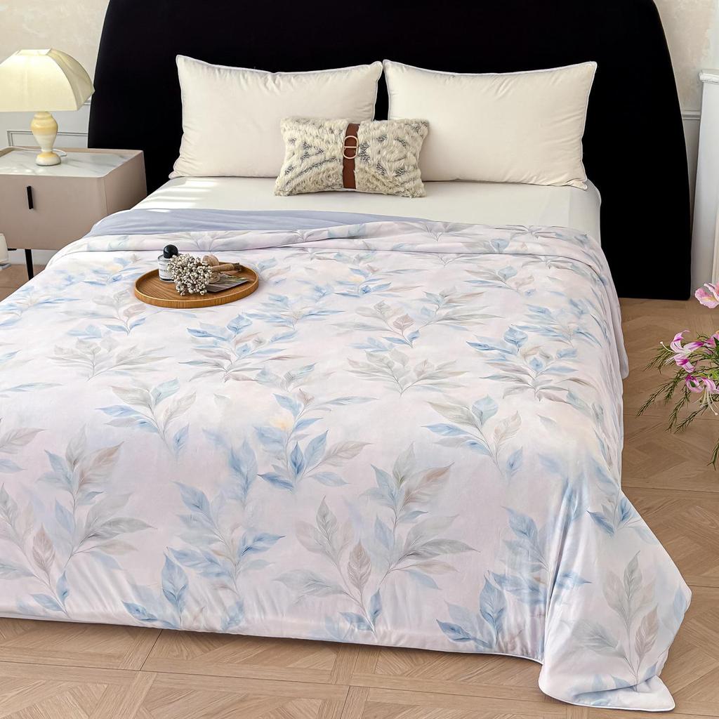 Cool Silk Summer Quilt: Lightweight, Breathable, Ideal for Home or Dorm Use