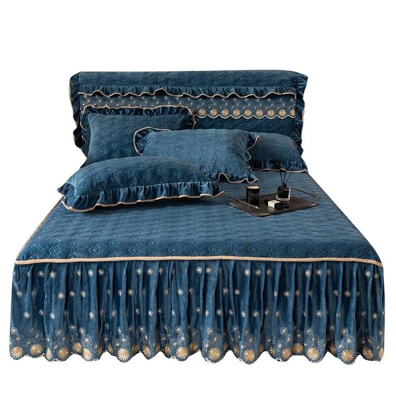 Colcha de veludo bordado Queen Size Capa de cama macia Inverno Grosso King Bed Skirt com 2 fronhas Roupa de cama para casa