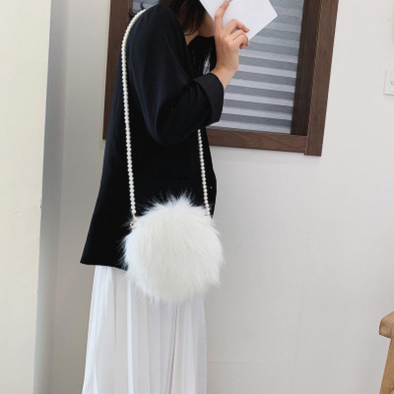 White Shoulder Bag Fashion Handbag Soft and Comfortable Handbag Round Mini Pearl Chain Bag