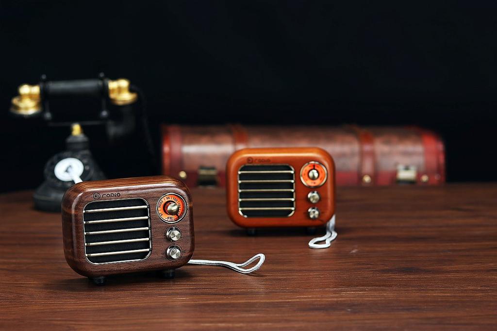 Retro designový Bluetooth reproduktor s FM rádiem R918-A/C Světle hnědý