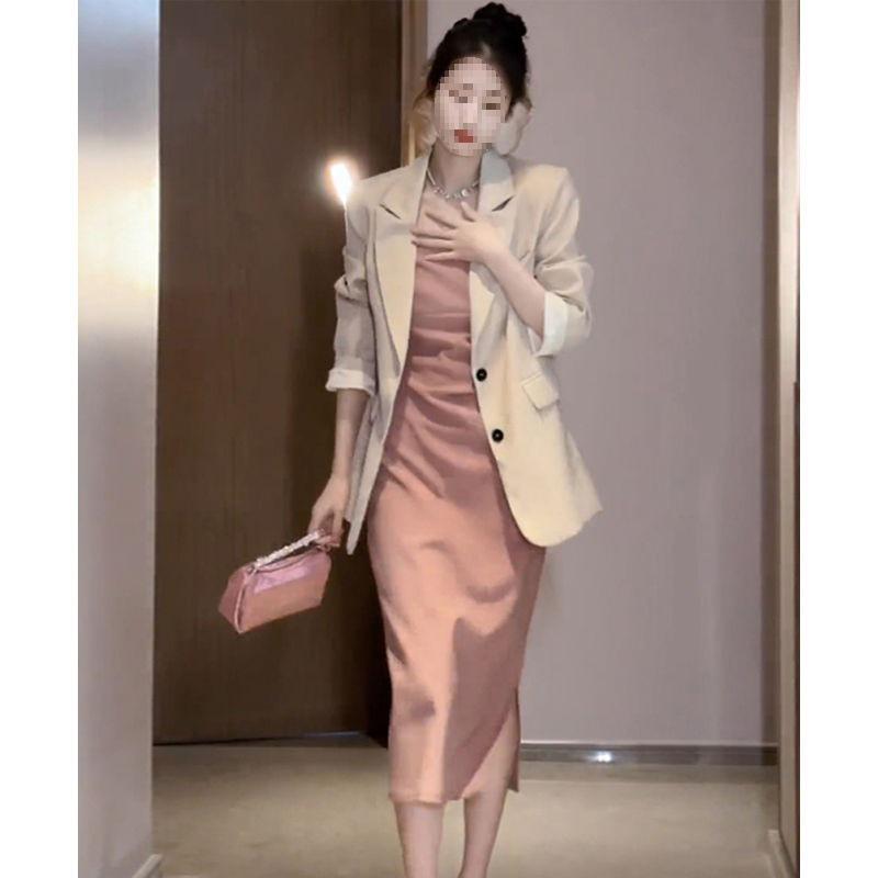 Set chic din două piese pentru socialite toamna: Set Jachetă de Costum și Rochie cu Bretele