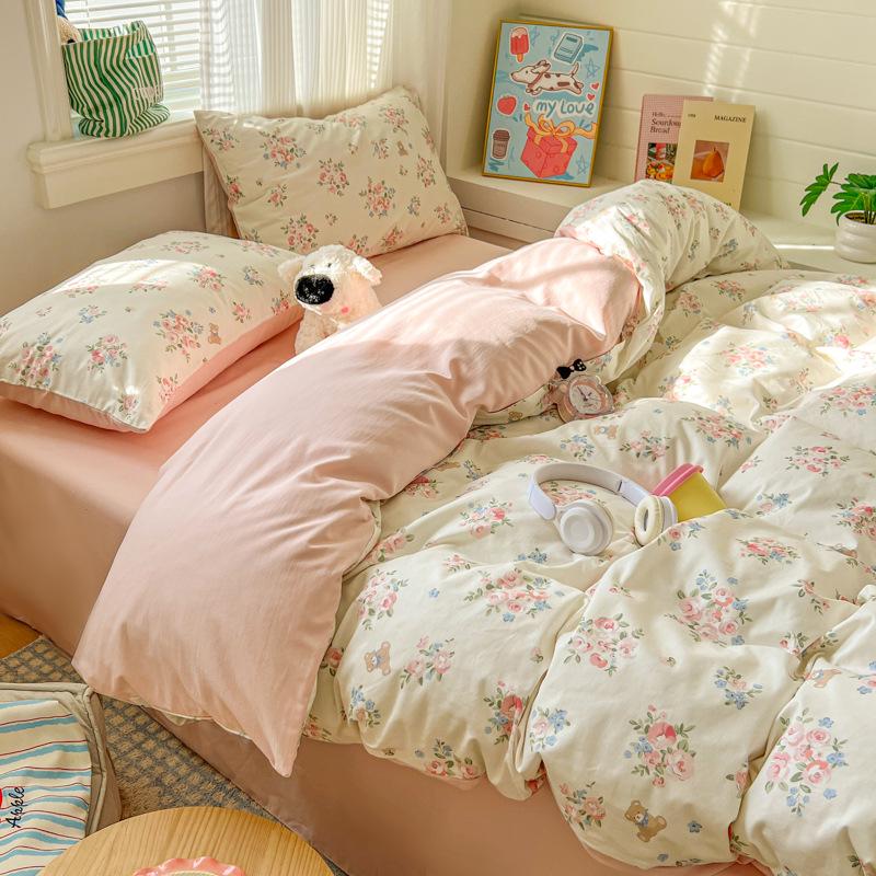 Cotton Four-Piece Bedding Set - Student Dormitory Version A: 100% Xinjiang Cotton, Version B: Traditional Water-Washed Sheets & Duvet Covers.