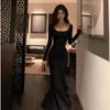Atmosphere is popular in early autumn to wear women's new black fishtail dress and long dress.