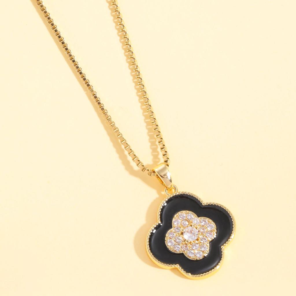 Four-Leaf Clover Necklace Women'S Light Luxury Design Versatile Zircon Flower Pendant Exquisite Set