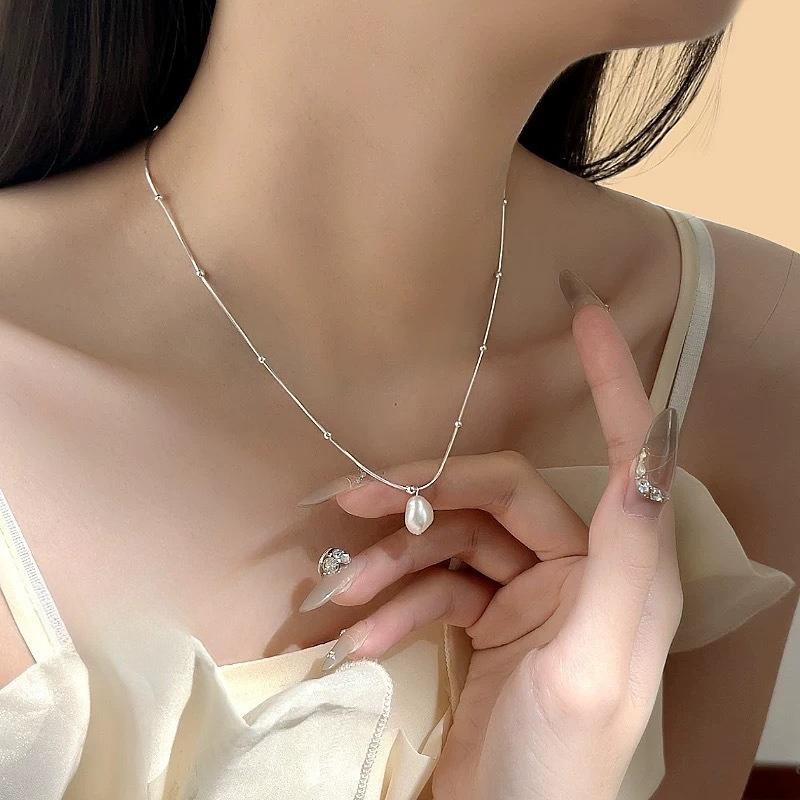 Necklace Woman Luxury Niche Sweet Collar Chain Woman High-end Sweater Chain Accessory Pendant
