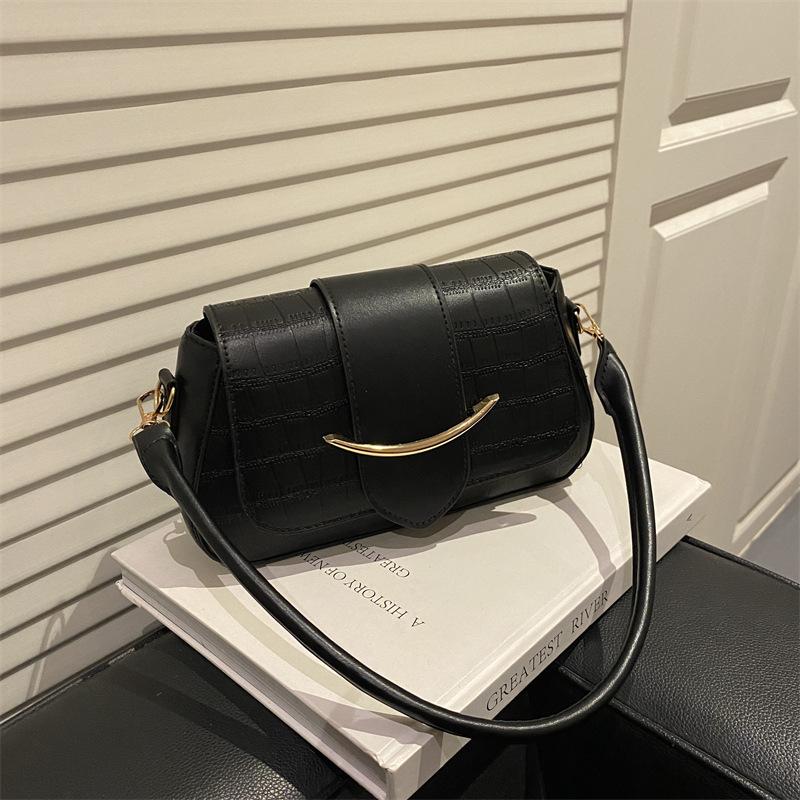 Popular New Simple Niche Design Women's Bag Fashion Shoulder Underarm Bag Embossed Small Square Bag Messenger Bag