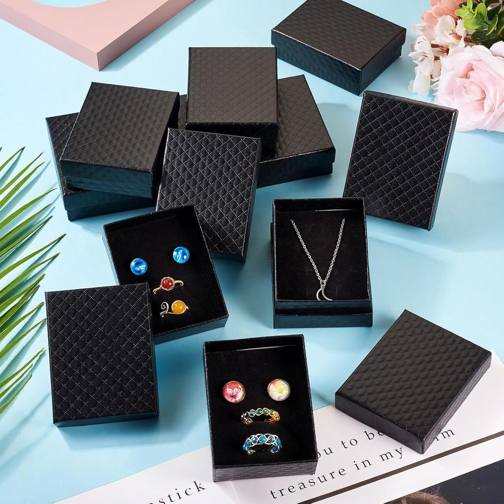 Craftdady 12 vnt. juodos mažos papuošalų dėžutės su deimanto raštu, kartoninės popierinės dovanų dėžutės su dangteliais, karoliukų pakabukai, auskarai, žiedai, tuščios vitrinos dėžutės