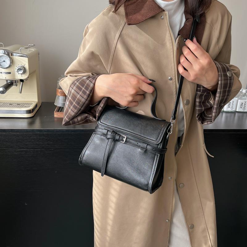Niche Design Retro Handbag 2025 Autumn and Winter New Texture Handbag Korean Solid Color Messenger Bag Small Square Bag