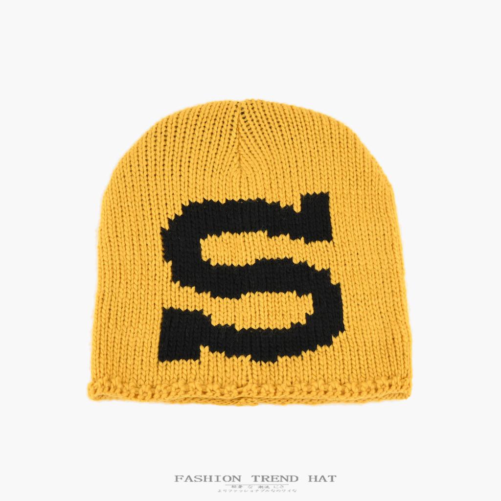 Korean-style color-block S-letter knitted beanie, unisex, for autumn and winter, warm, ear-covering, loose-fitting, and designed to be pulled over